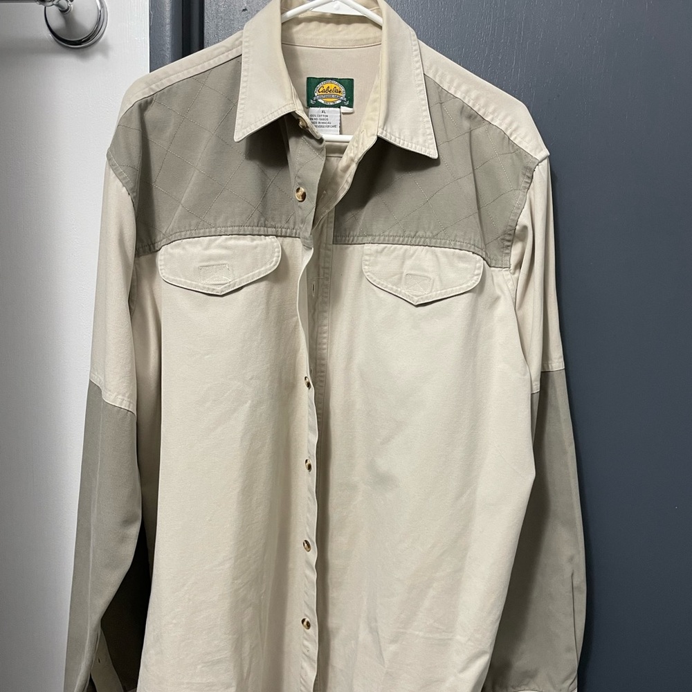 Nice canvas type cotton mens shirt from Cabelas. Great condition. Hardly worn.